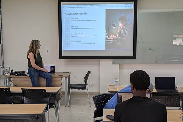 Panama-Class on campus learning about customer acquisition Class on campus learning about customer acquisition