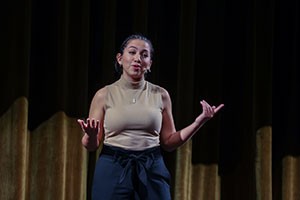 eliana-uriona-2023-3mtwinner Student presenting as part of Villanova's 3MT presentation