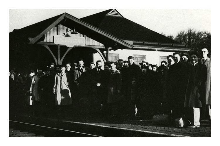 Gathering at the Villanova train station, students with the Army Enlisted Reserve say goodbye to faculty and classmates and prepare to depart for active duty, April 5, 1943. Courtesy of the Villanova University Archives. 