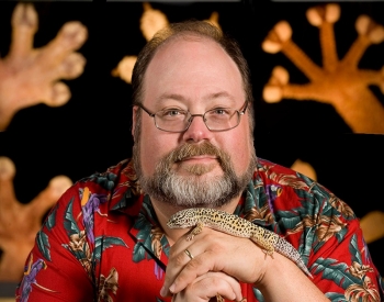 Dr. Aaron Bauer takes a headshot with a lizard. Dr. Aaron Bauer takes a headshot with a lizard.